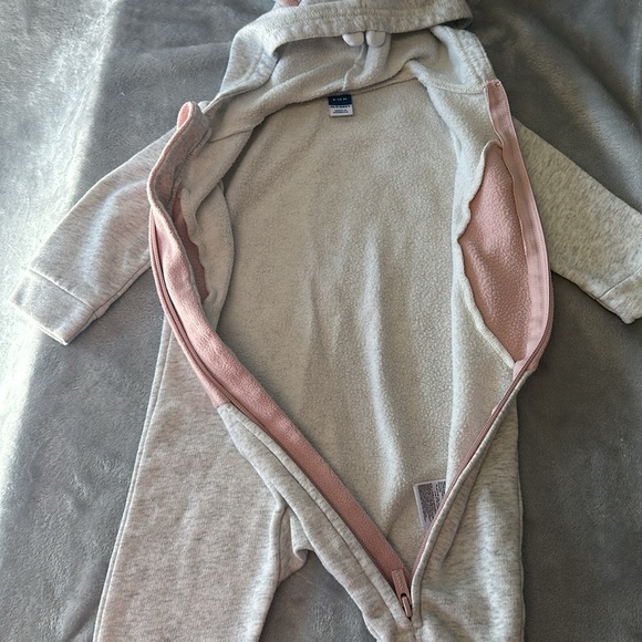 Old Navy - Bunny Bunting Bag/Romper/Outerwear. Size 6-12 months - Picture 4 of 5